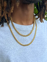 Load image into Gallery viewer, 7mm Gold Curb Chain
