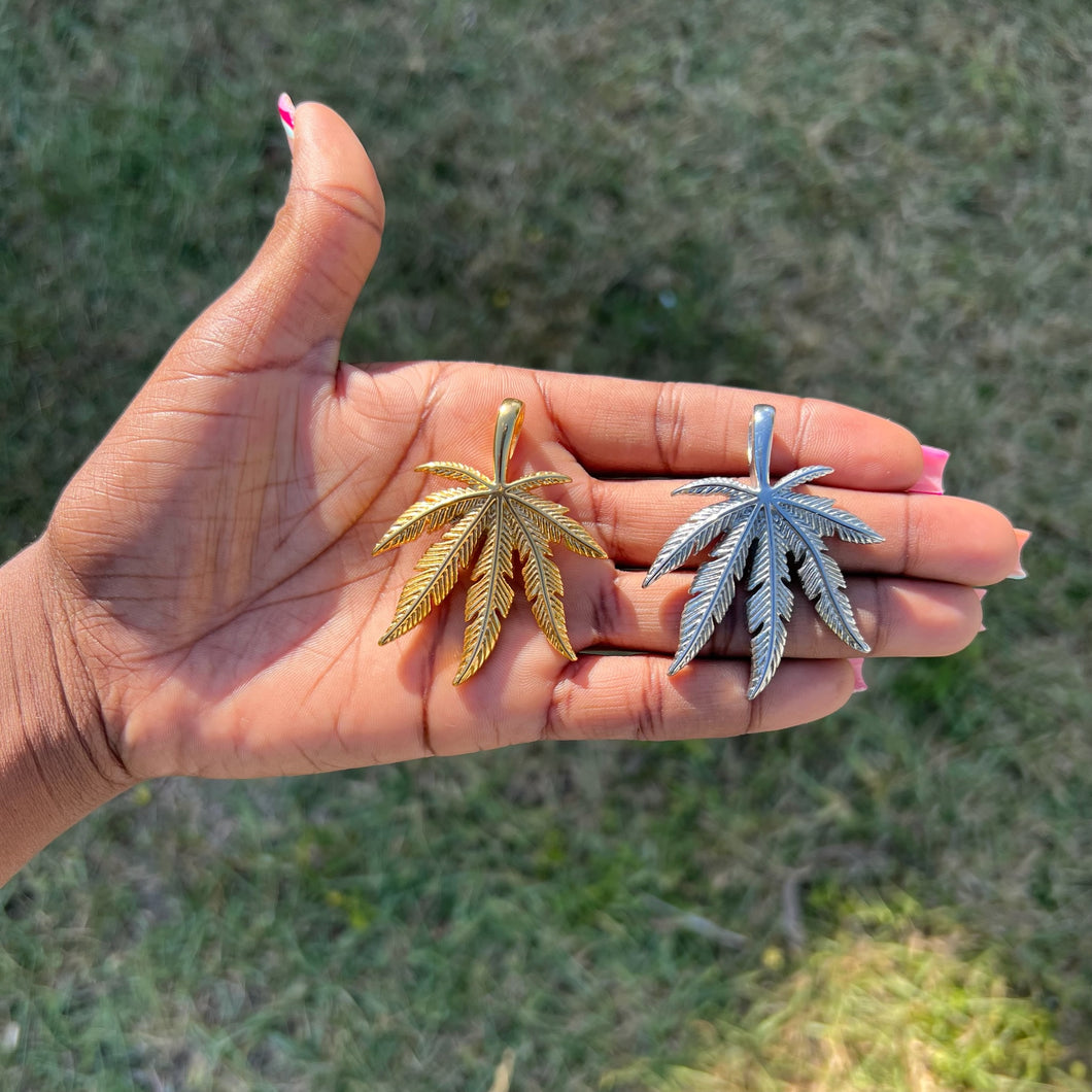 Solid Weed Necklace