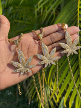 Load image into Gallery viewer, Weed Necklace
